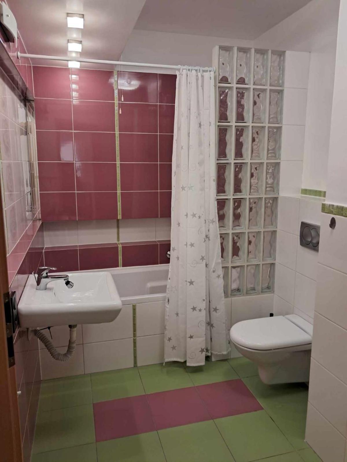Julia 1-4 Os Parter Balkon Garaz Westerplatte * Kielce